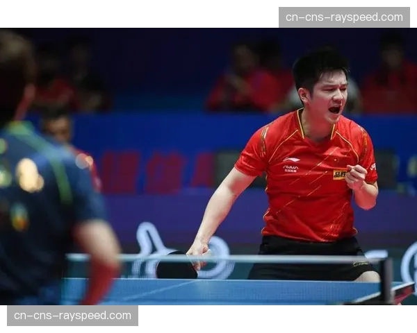 终场哨响，中国女曲队员李红与队友相拥鼓励：年轻队伍收获宝贵经验